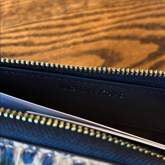 Michael Kors Jet Set Large Continental Wallet - Picture 5 of 10